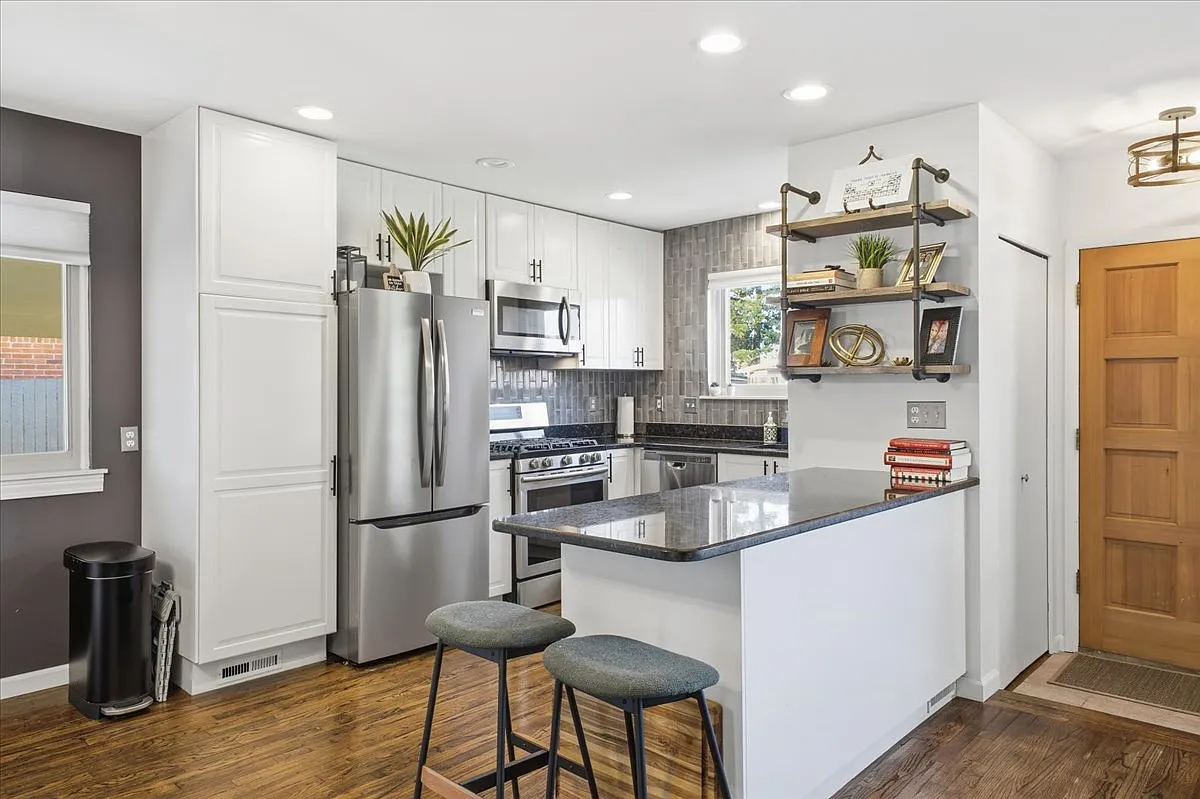 3604 Greenway Ave photo 1