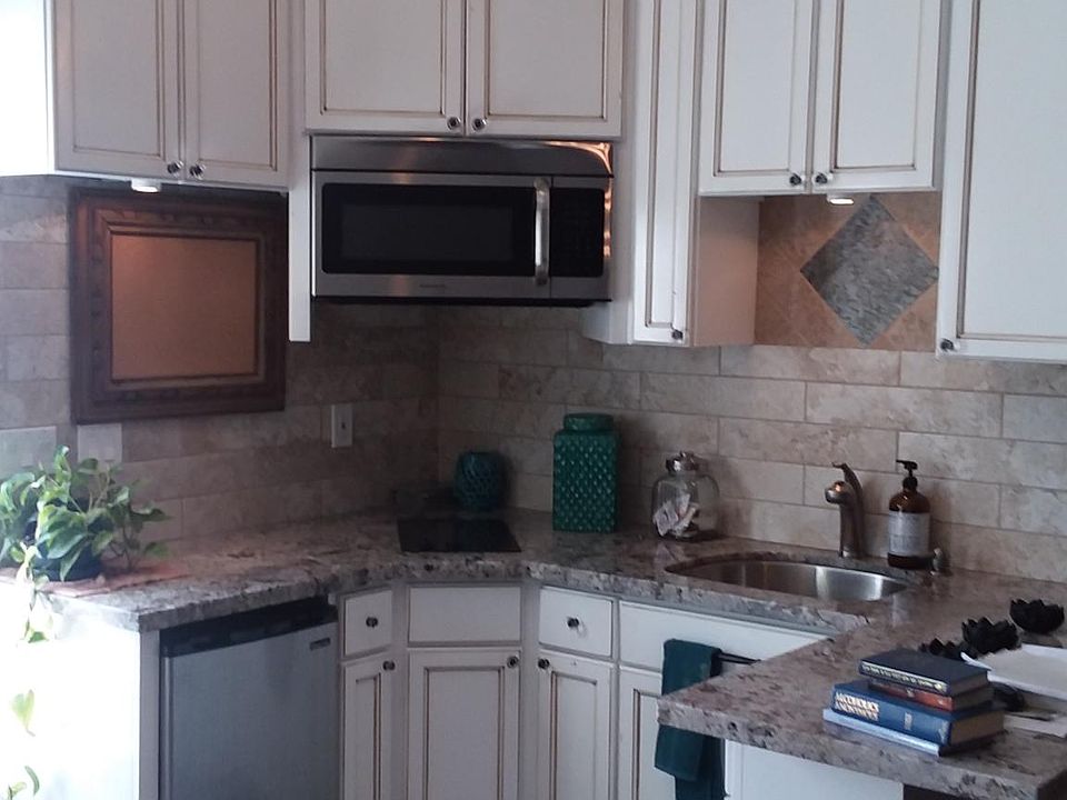2nd image of 250 W Buist Ave