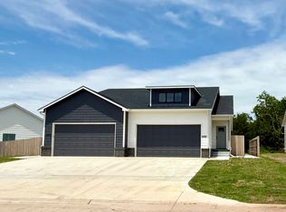 5268 Pinecrest Ct N, Wichita, KS 67220