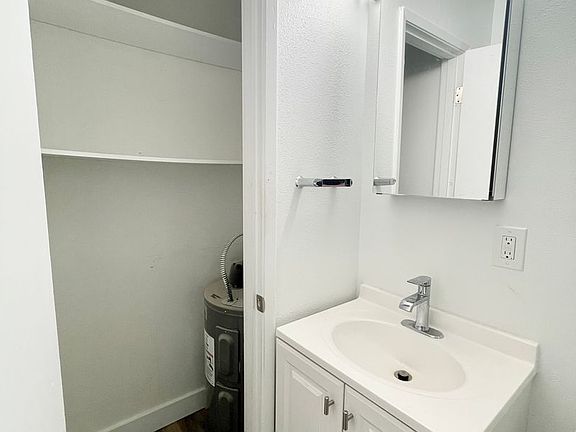 3rd image of 5000 22nd Ave NE APT 103