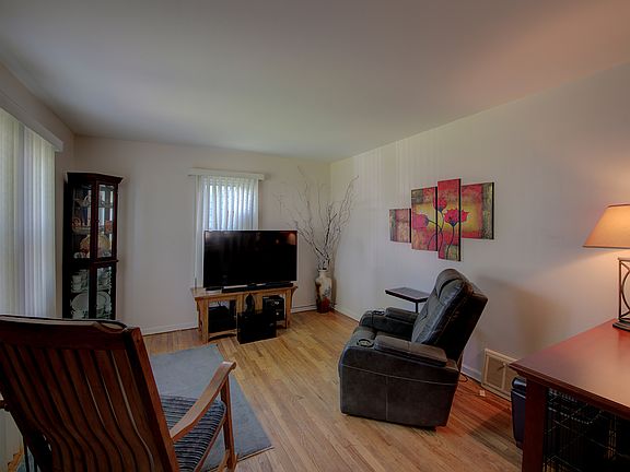 4th image of 10505 E 26th Ter S