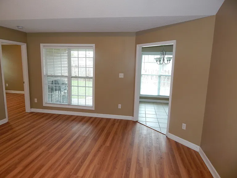 476 Bryson Cir — Photo 4