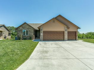 304 W Lakeside Ct, Cheney, KS 67025