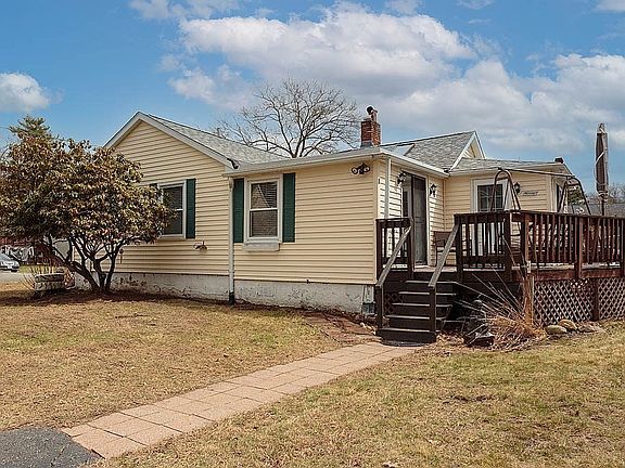4th image of 24 Laurel Ave