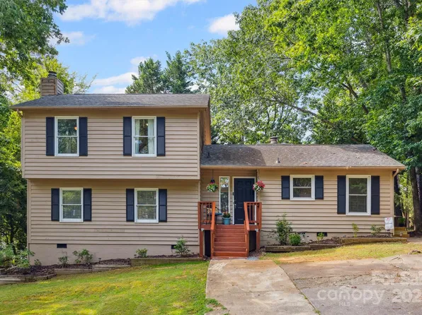 9111 Windjammer Dr, Tega Cay, SC 29708