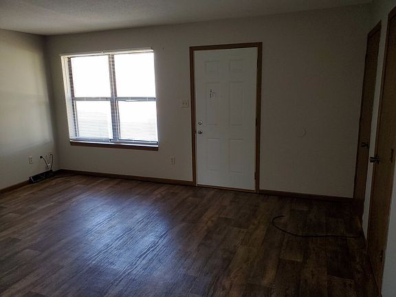 2nd image of 1061-1063 S Roseta Ave