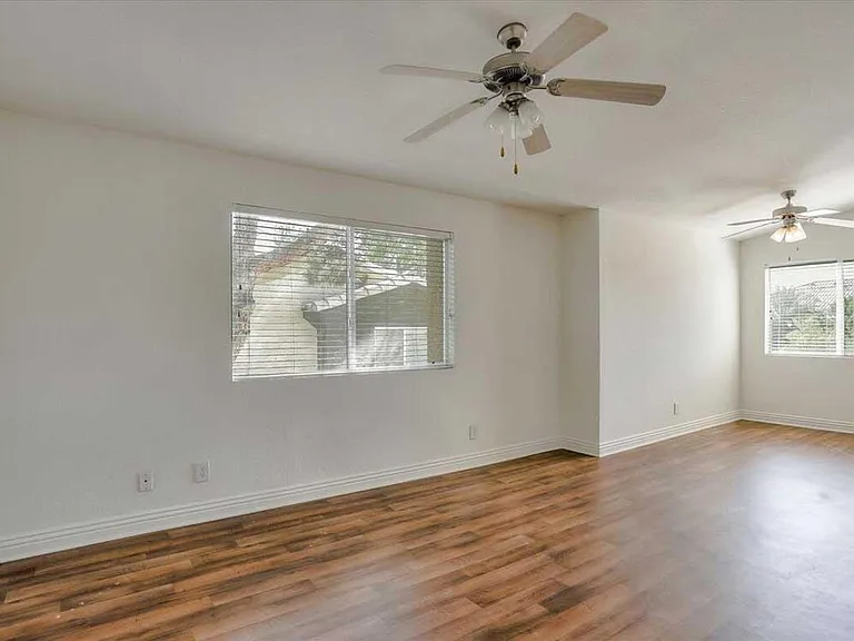 Solana Apartments — Photo 11