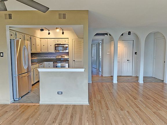 3rd image of 4116 W 99th St APT C