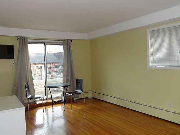 3rd image of 2141 49th St #2