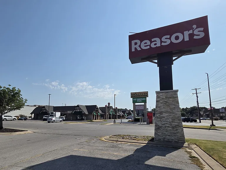 Local Grocery Shopping on S. Peoria includes Reasor's, Whole Foods, Walmart Tulsa Market and Trader Joe's