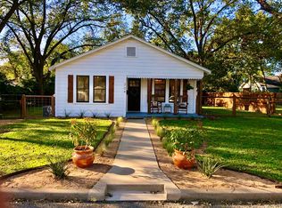 204 S Edison St, Fredericksburg, TX 78624