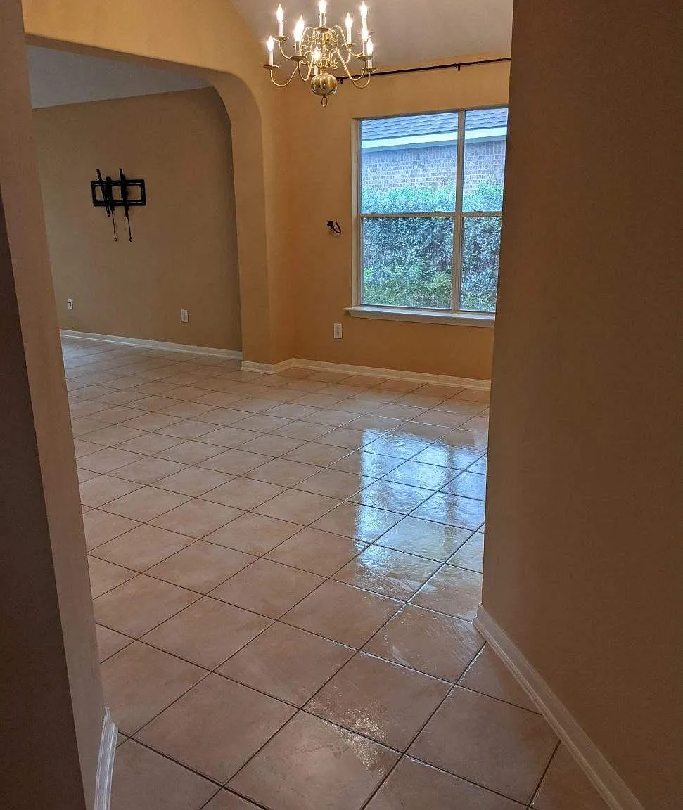 3 bed, 1881 sqft, $2,300 — Photo 4