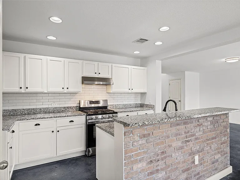 15105 Verela Dr — Photo 5
