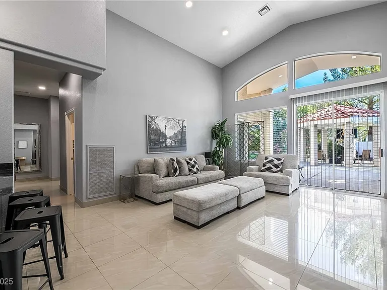 1400 Castle Crest Dr — Photo 11