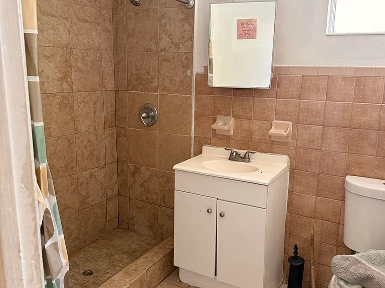 915 Forest Hill Blvd — Photo 7