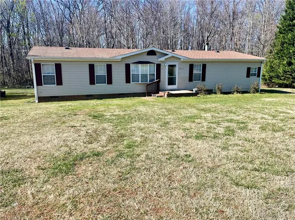 3151 River Ridge Ln, Thomasville, NC 27360