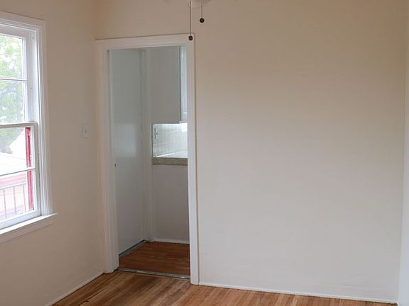 5th image of 4034 Iowa St