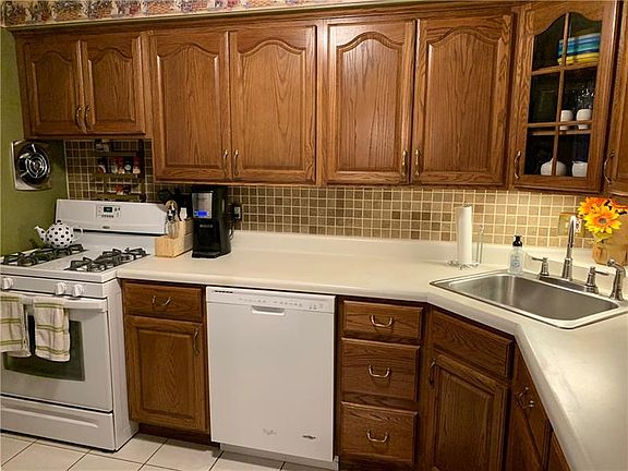 5th image of 171 Maryellen Dr