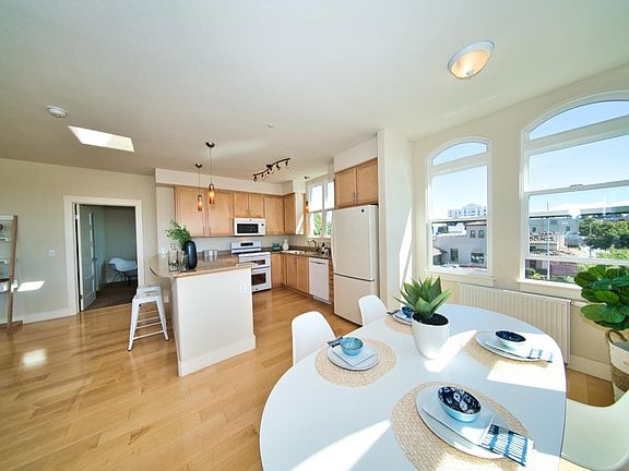 5th image of 190 Walnut Ave #301