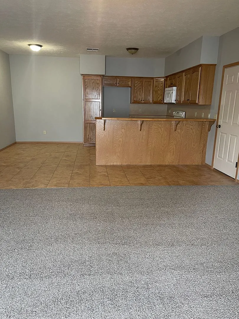 Building Photo - 705-707 E Watermill Cir