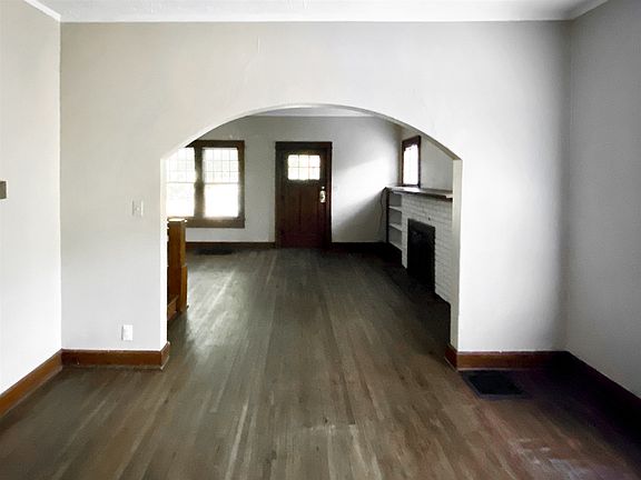 5th image of 814 N Washington St