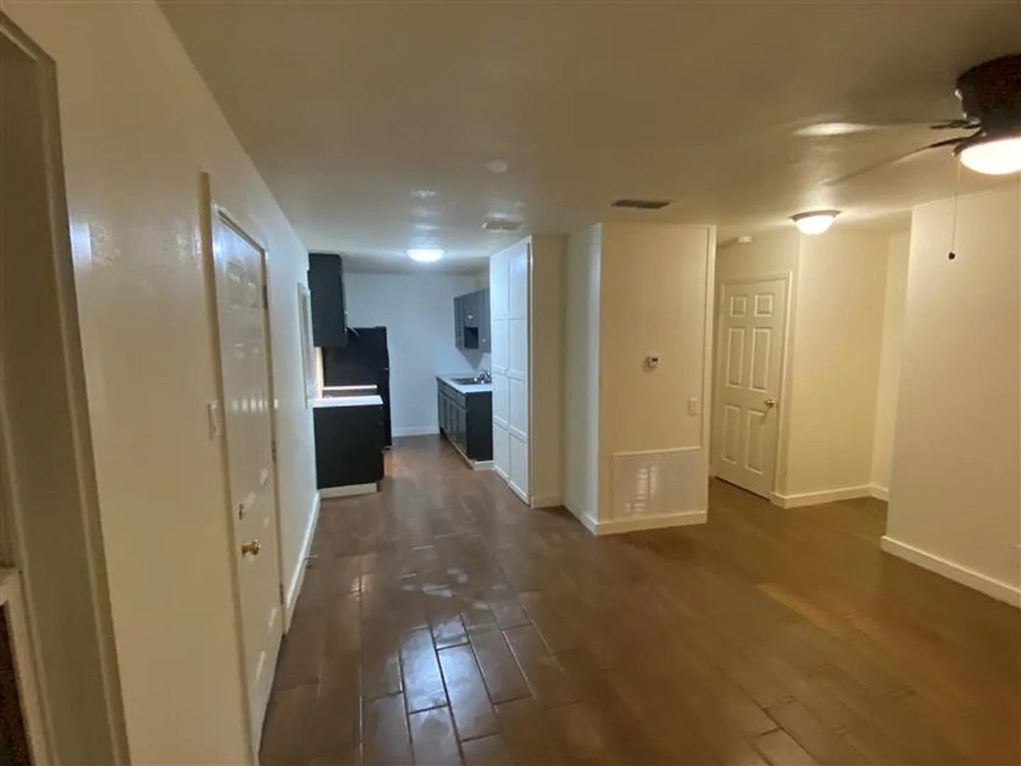 Cute 3/1 home with covered parking and large backyard — Photo 4