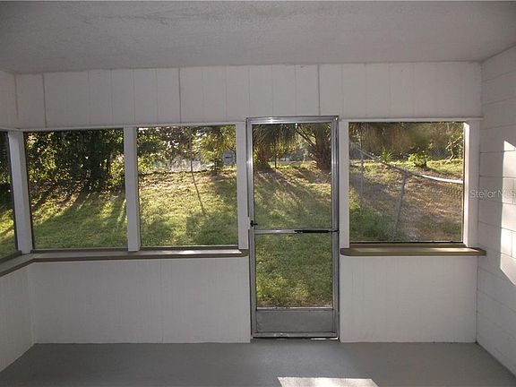 3rd image of 819 Sleepy Harbour Dr