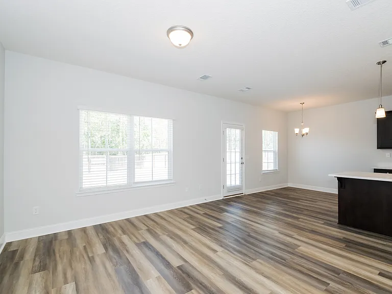 108 Sugarberry Cir — Photo 3