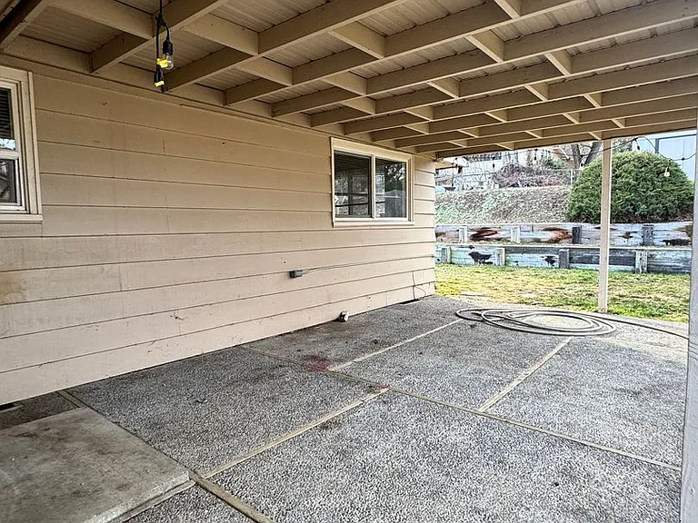 702 S 20th Ave — Photo 17