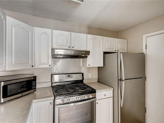 4th image of 12813 Heinemann Dr