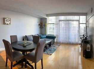 9 Spadina Ave #202, Toronto, ON M5V3V5