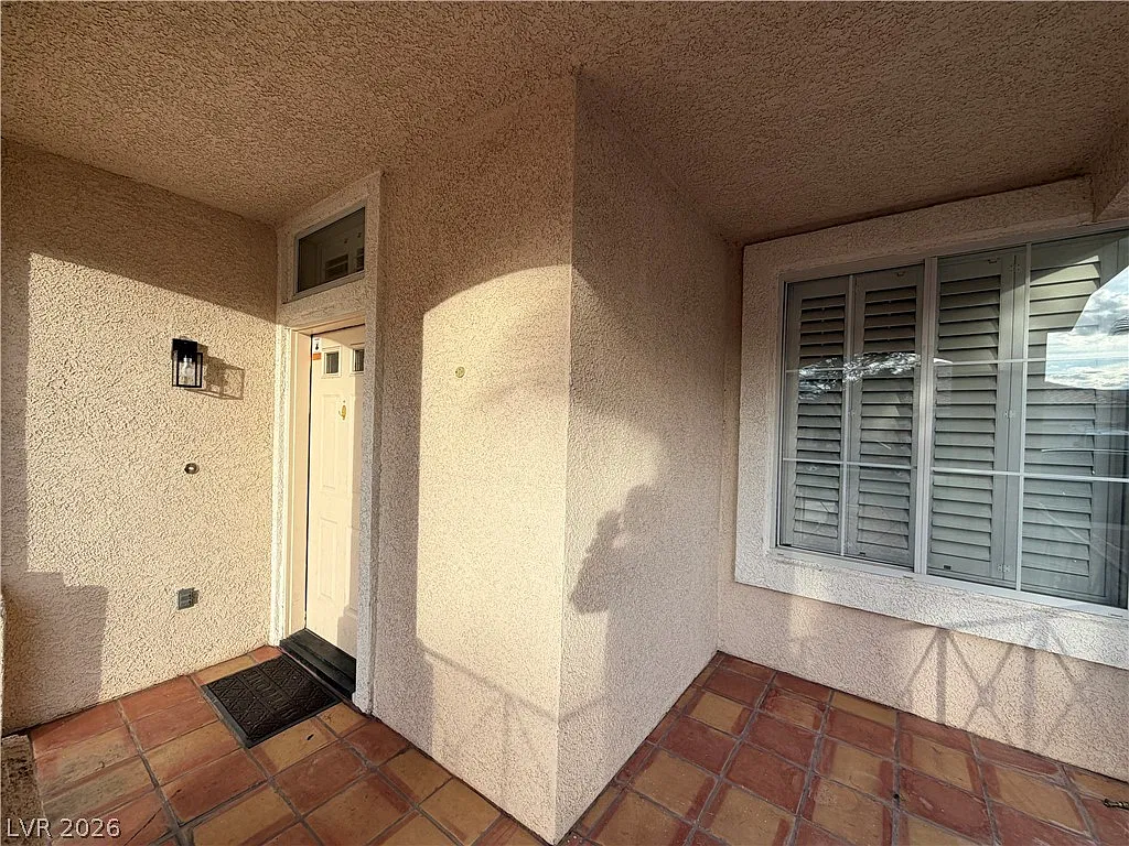 4 bed, 2.5 bath, 2054 sqft, $2,195 — Photo 2