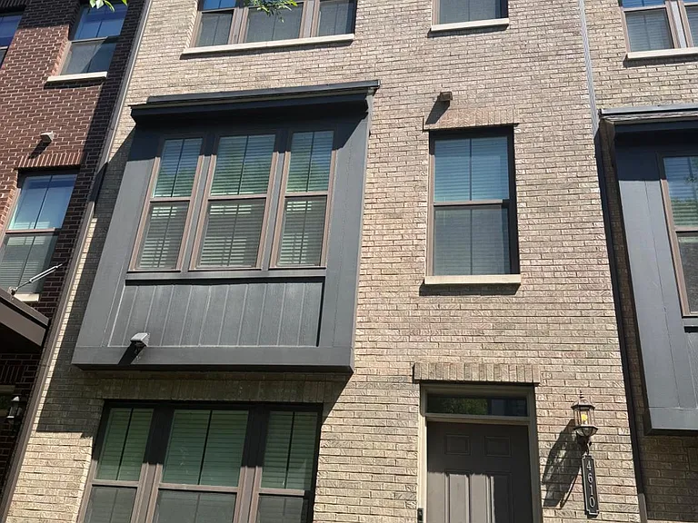 4610 Woodberry St — Photo 2