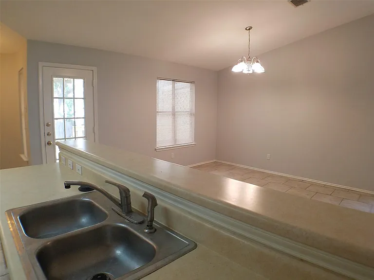 8310 Los Ranchos Dr — Photo 12