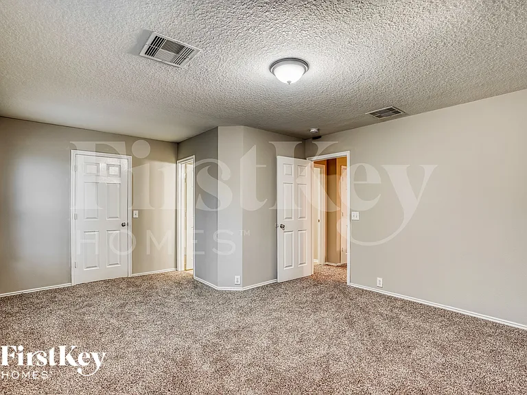 6331 Scotchwood Dr — Photo 10