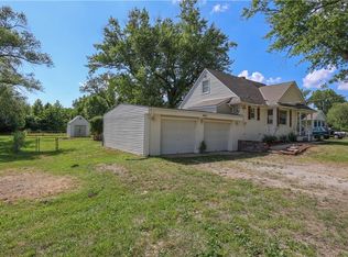 6610 NW Waukomis Dr, Kansas City, MO 64151