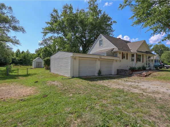 6610 NW Waukomis Dr, Kansas City, MO 64151
