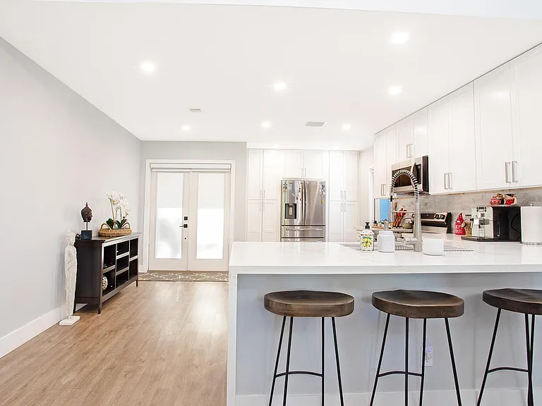 10048 SW 16th St — Photo 9
