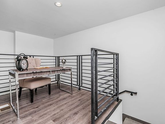 3rd image of 5066 Romaine St #12