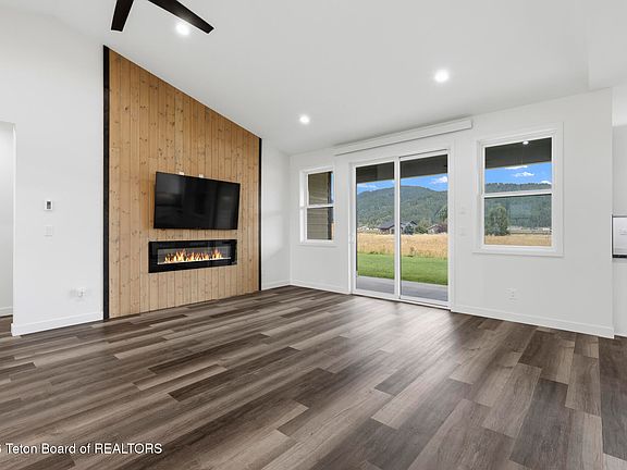4th image of 205 Sweetgrass Trl