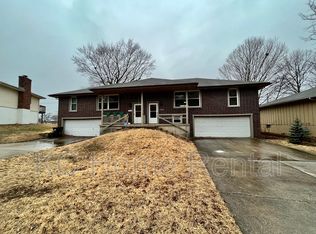 2517 NW 6th St, Blue Springs, MO 64014
