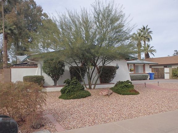3rd image of 1966 E Loma Vista Dr