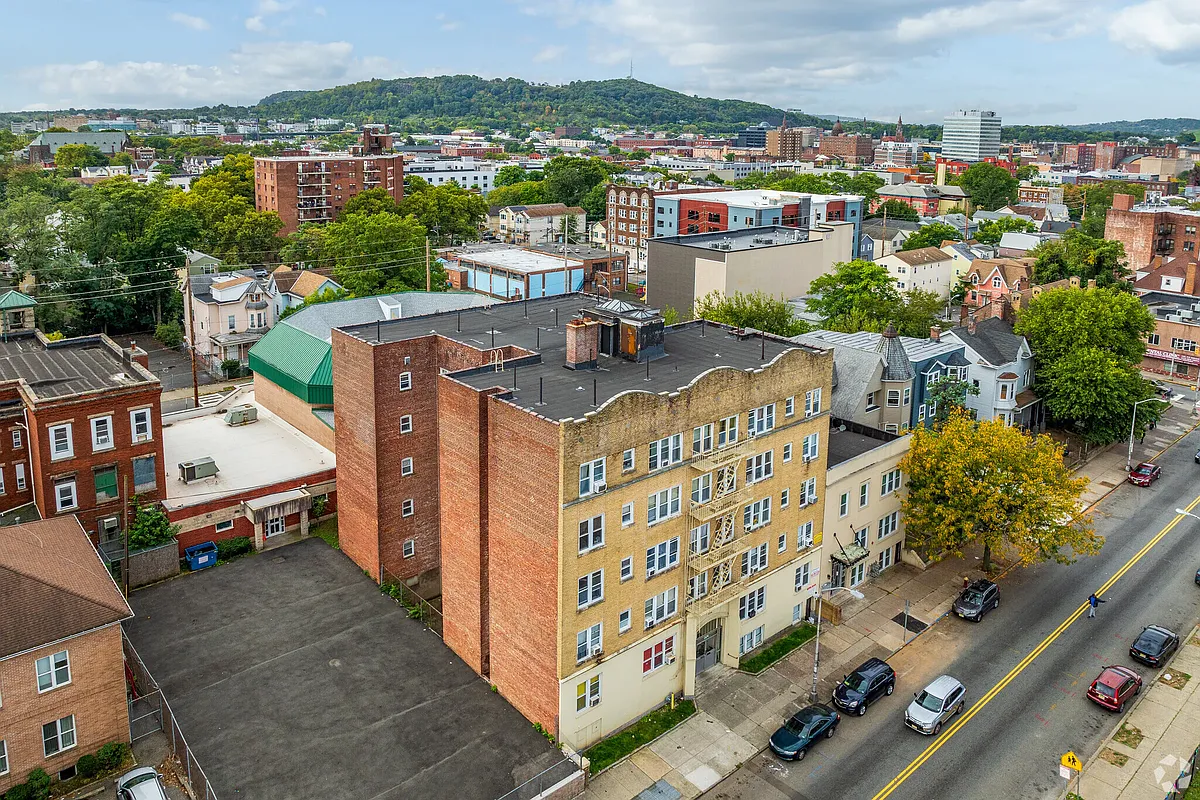 Building Photo - 324 broadwayholdings llc