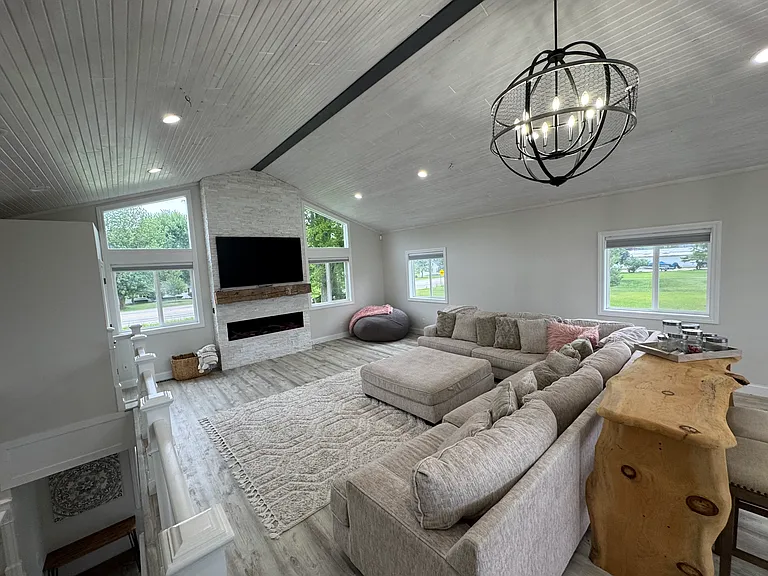 1571 N Huron Rd — Photo 8