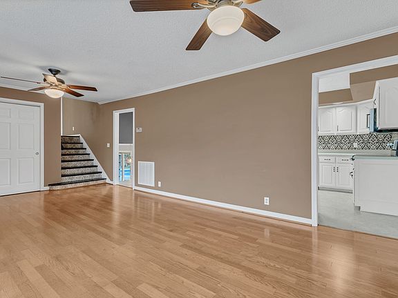 4th image of 812 Creekwood Ct