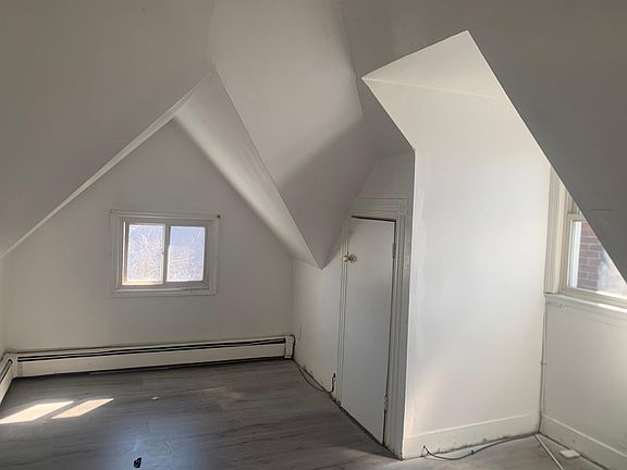 5th image of 43 Carlton St Floor 2