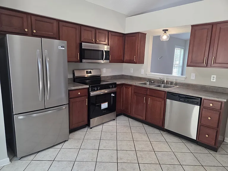 784 Statesman Way — Photo 4