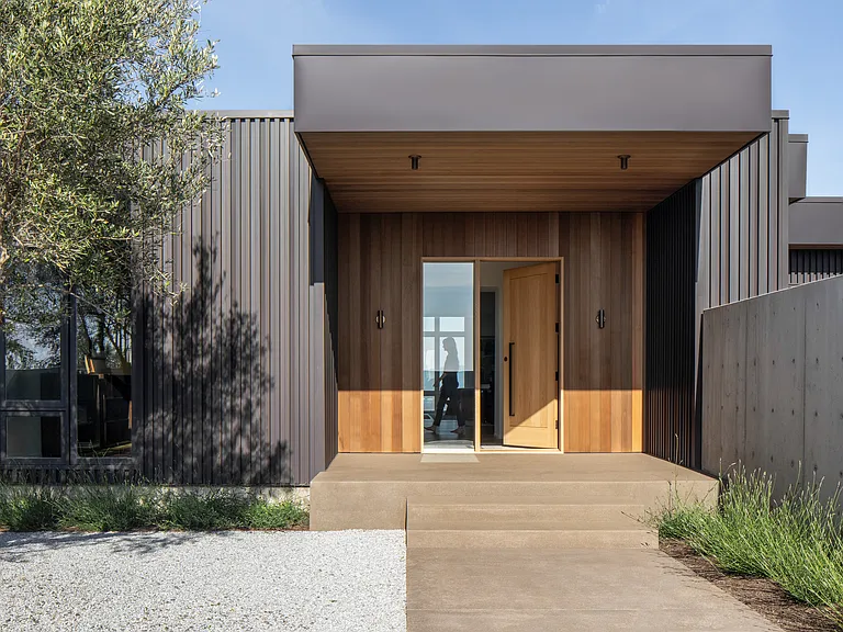 NE Hilltop Ln — Photo 1