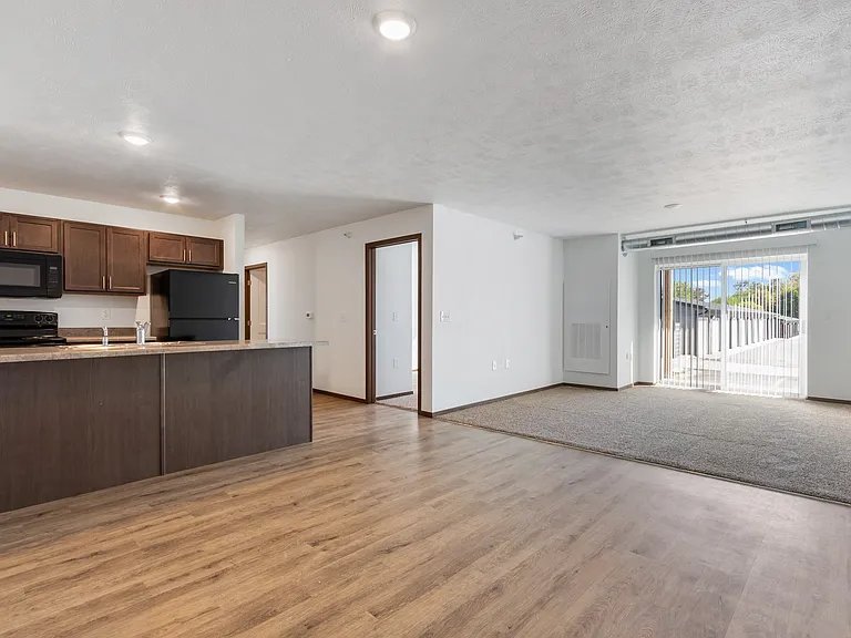 Prairie Village Commons Apartments and Townhomes — Photo 7