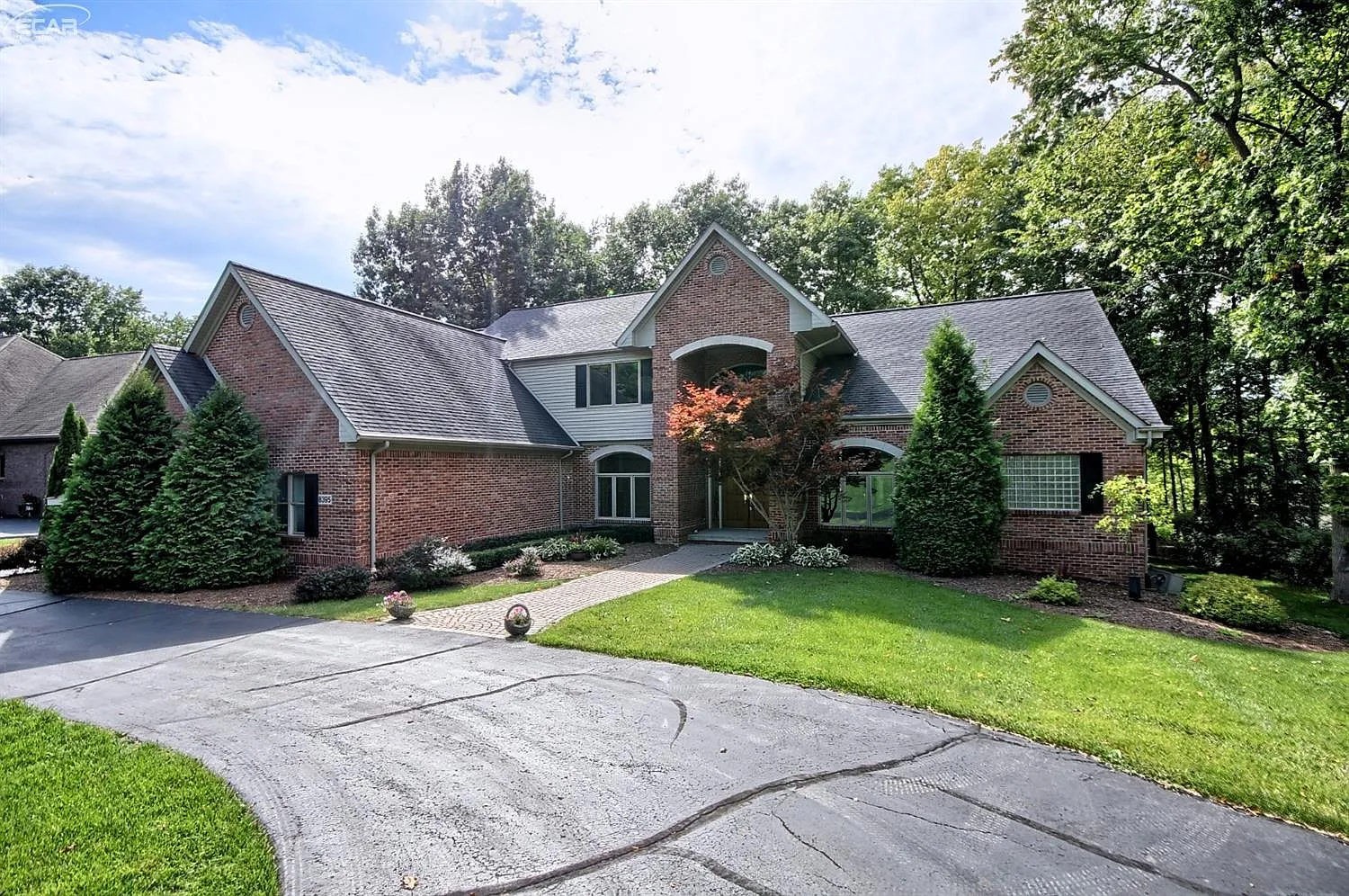 8395 Riverwalk Dr photo 1